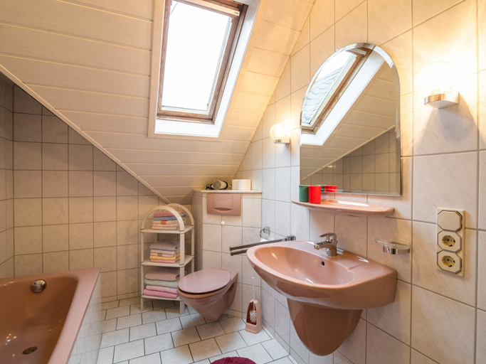 Bathroom 4, Eschfeld Sauna Apartment, Eifelkreis Bitburg-Prüm