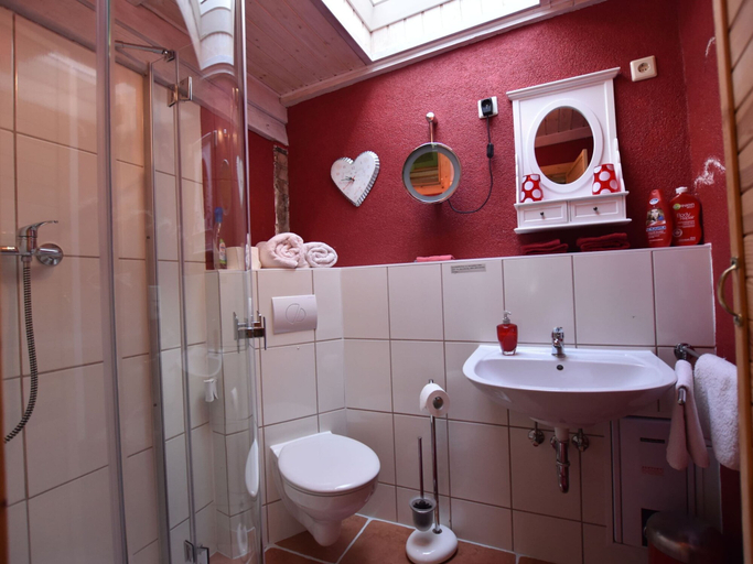 Bathroom 3, Wohnung mit Garten in Damgarten, Vorpommern-Rügen