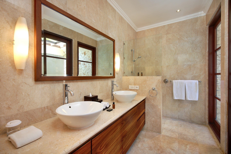 Bathroom 15