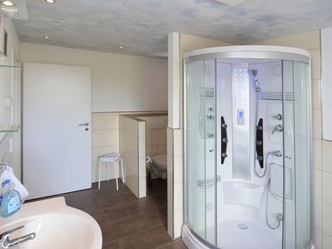 Bathroom 4, Ski and Hiking Forest Stay Holiday Home Adlerblick, Hildburghausen