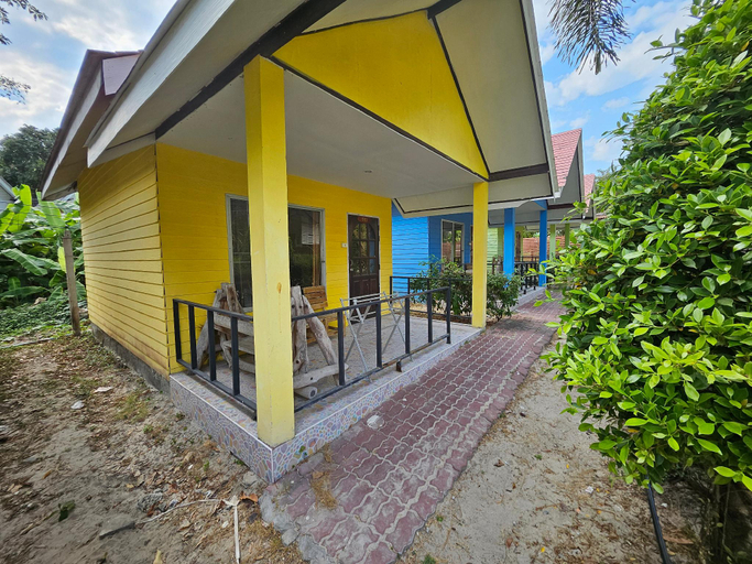 Exterior 6