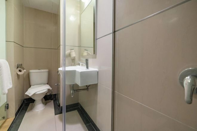 Bathroom 18