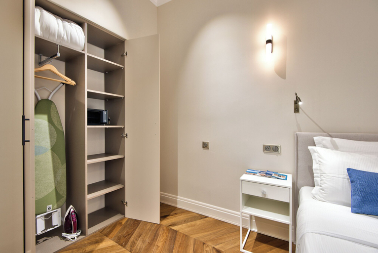 Bedroom 3, APARTHOTEL 9 ALBERTI, Alpes-Maritimes