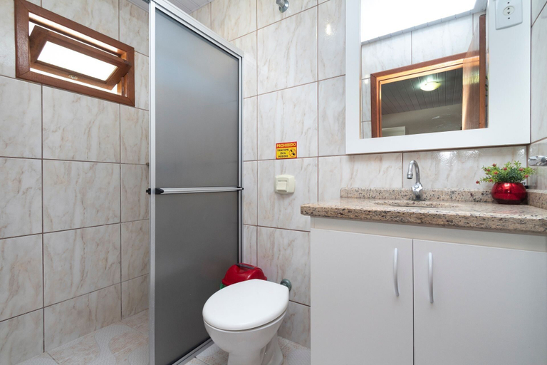 Bathroom, AP 35 Ala Mariscal Residencial Solavir, Bombinhas