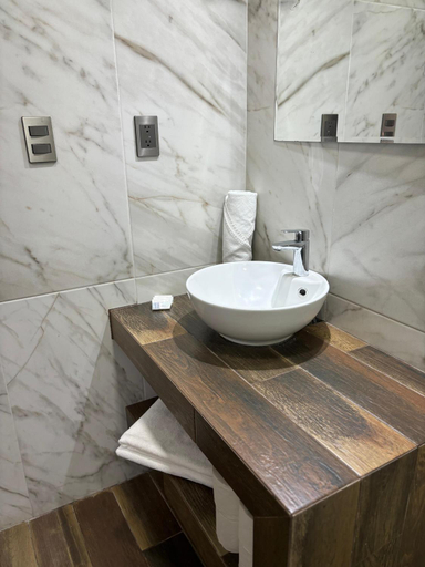 Bathroom 3, Suites 15 Avenida, Tapachula
