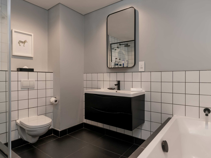 Bathroom 5, The Onyx Apartment Hotel by NEWMARK, City of Cape Town