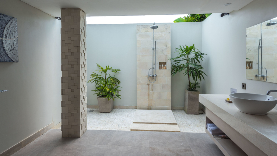 Bathroom 5, Living Asia Resort and Spa, Lombok