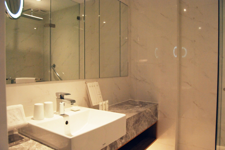 Bathroom 4, The Carlton, Taichung