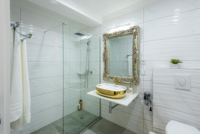 Bathroom, Le Vingale, Funchal