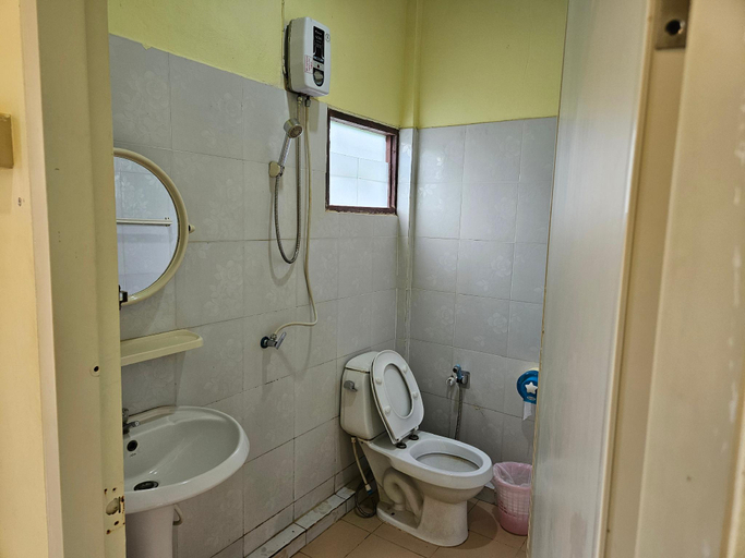 Bathroom 4