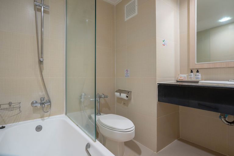 Bathroom 5, Green Park Resort, Pattaya