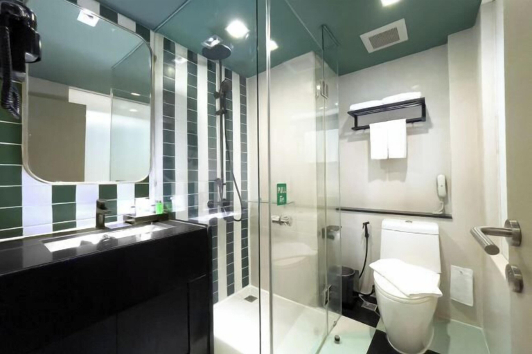 Bathroom 13