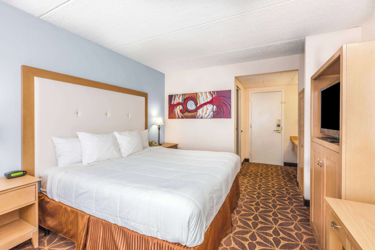 Bedroom 3, Days Inn by Wyndham Syracuse, Onondaga