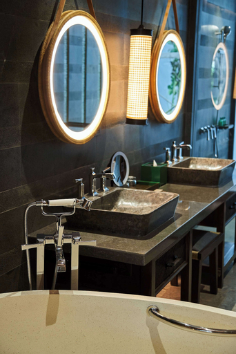 Bathroom 16