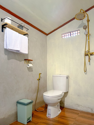 Bathroom 5, Kamanicamp, Tabanan