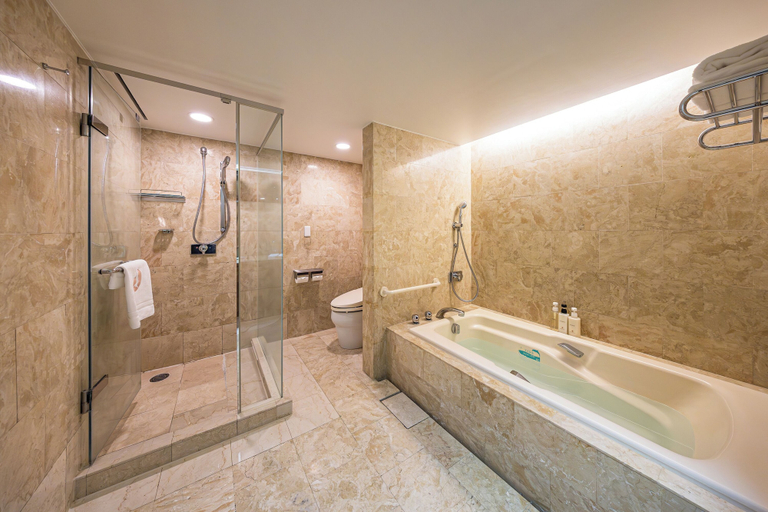 Bathroom 16