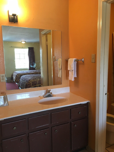 Bathroom 3, Regency Inn & Suites, Shelby