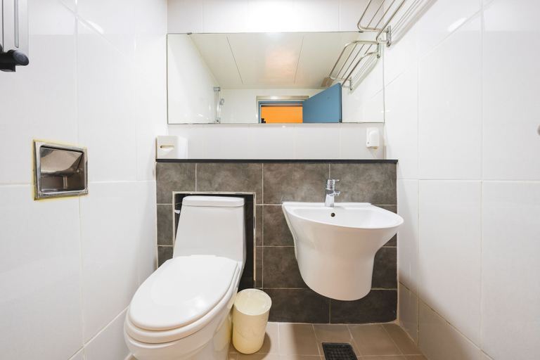 Bathroom 5, Myeongdong New Stay Inn, Jung