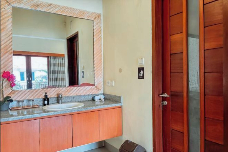 Bathroom 28