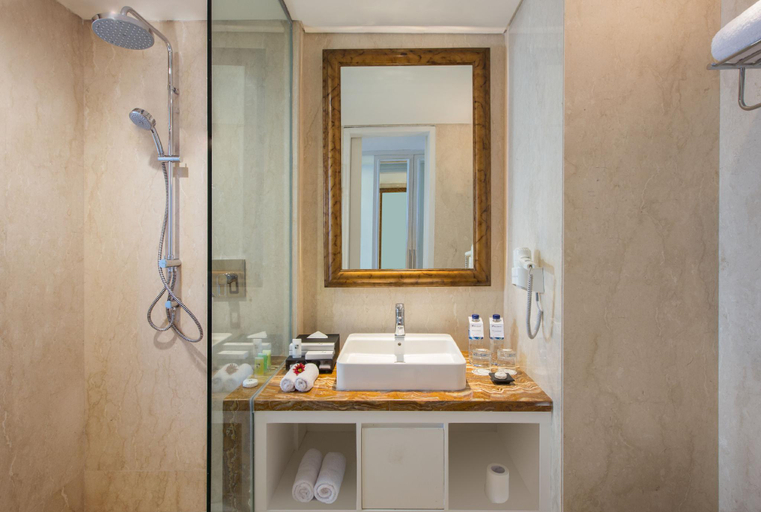 Bathroom 14