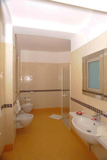Bathroom 2, Hotel Prater, Ascoli Piceno