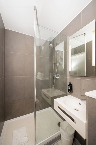 Bathroom 4, ibis budget London Barking, London