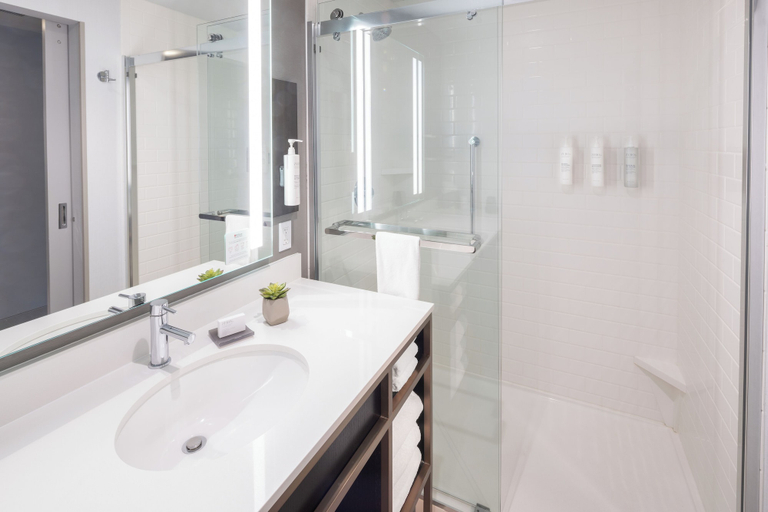 Bathroom 5, Hilton Garden Inn Redmond Seattle, King