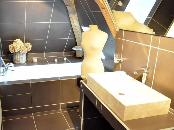 Bathroom 5, La Marronnière, Maine-et-Loire