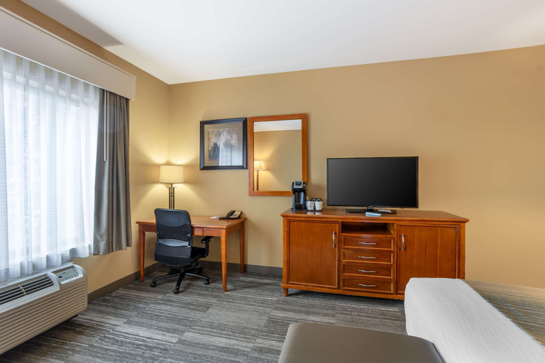 Bedroom 3, Best Western Plus University Park Inn & Suites, Centre