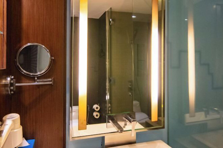 Bathroom 14