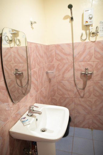 Bathroom 3, Sascha’s Resort Oslob, Oslob