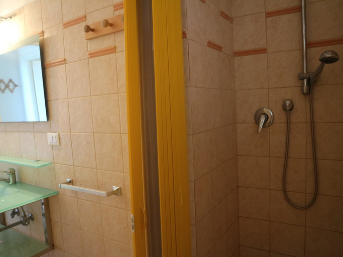 Bathroom 4, Snug Holiday Home in Castagneto Carducci near Thermal Bath, Livorno