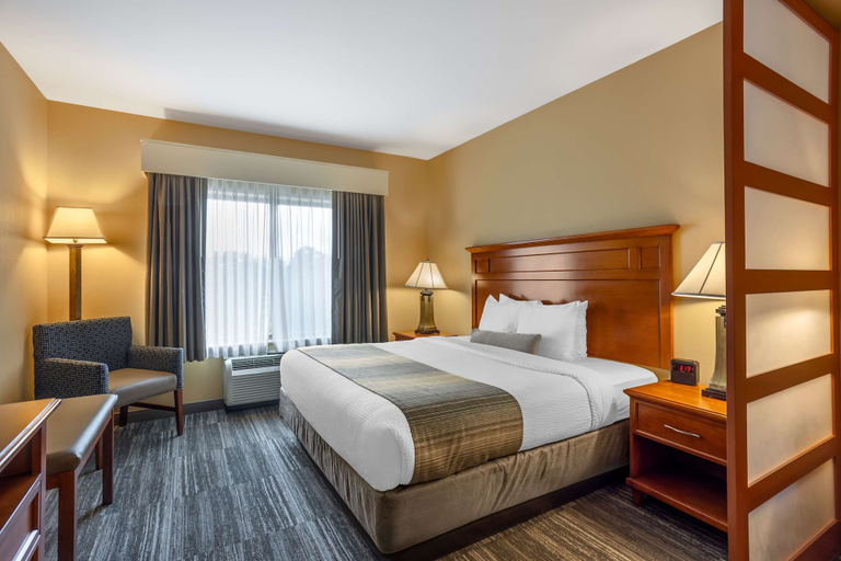 Bedroom 3, Best Western Plus University Park Inn & Suites, Centre