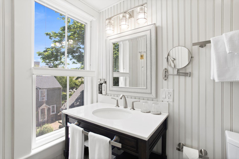 Bathroom 4, Carlisle House Inn, Nantucket