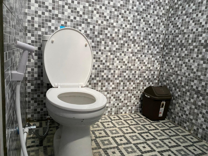 Bathroom 5, Khalisa Home Syariah Pontianak, Pontianak