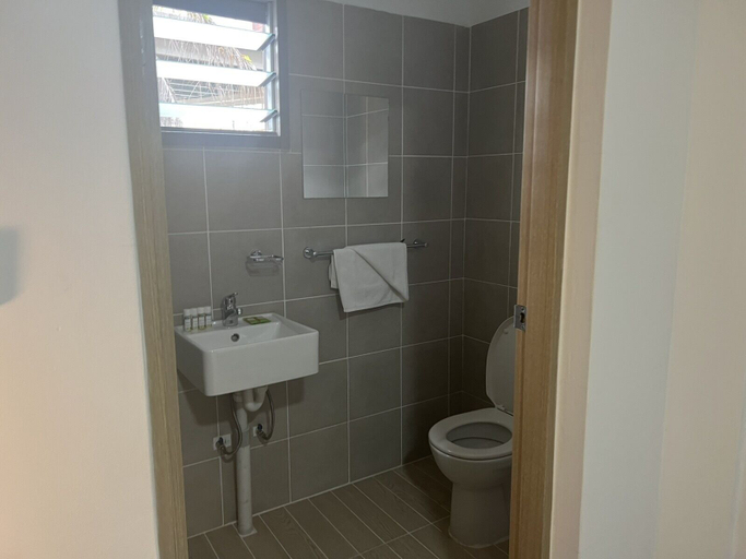 Bathroom 4, Hotel Bulabard, Ba
