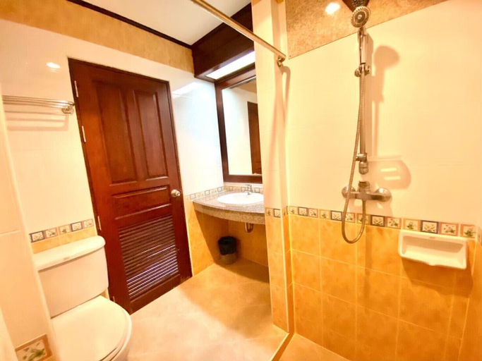 Bathroom 4, Crystal Hotel Krabi, Mueang Krabi