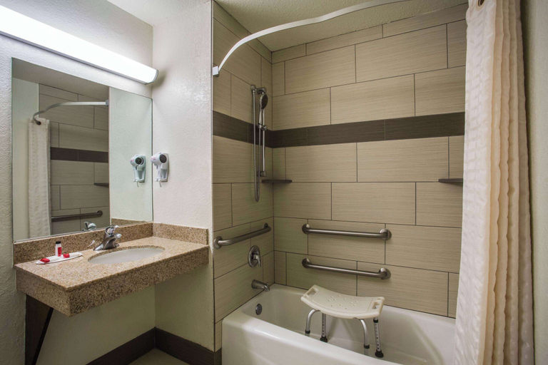 Bathroom 3, Super 8 by Wyndham Flagstaff, Coconino