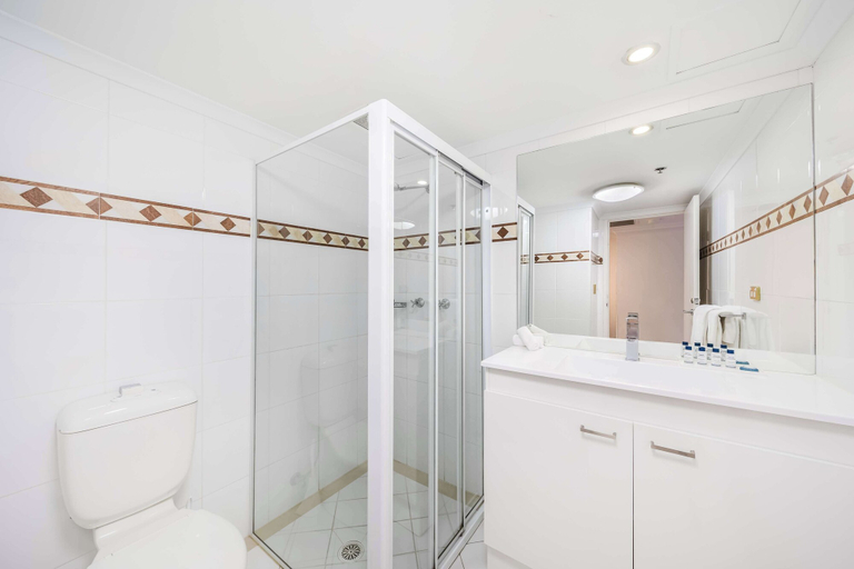 Bathroom 10
