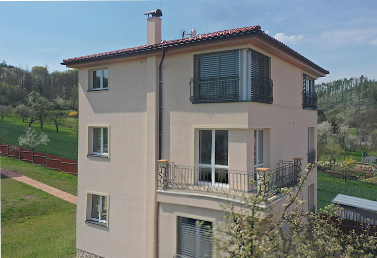 Exterior & Views
