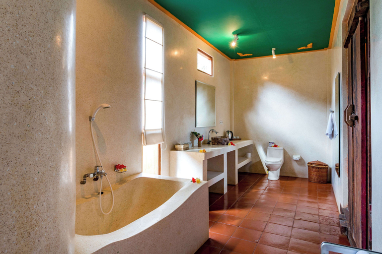 Bathroom 19