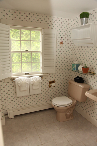Bathroom 4, The Rugosa Guest House, Barnstable