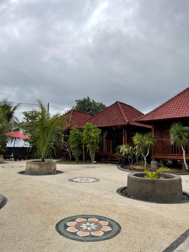 Exterior 4