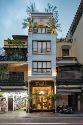 Exterior & Views