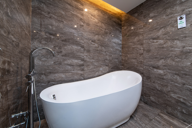 Bathroom 3, Days Inn by Wyndham Chaozhou Ancient Town, Chaozhou