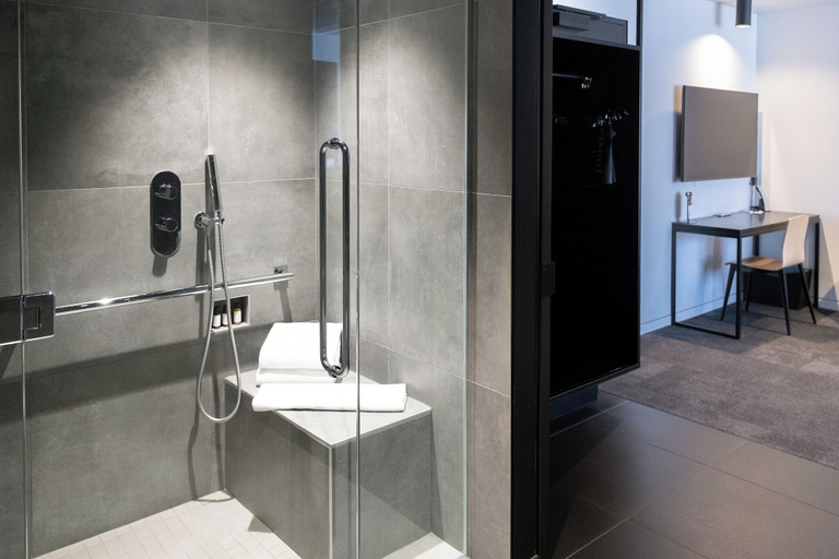 Bathroom 4, Hotel Monville, Montréal