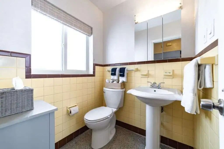 Bathroom 4, The Desoto Inns, Broward