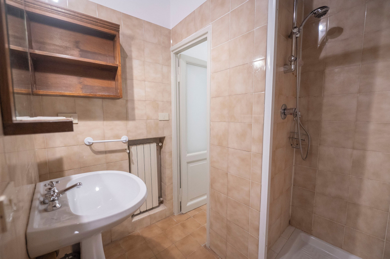 Bathroom 4, Via Dei Banchi Vecchi Apartments, Rome