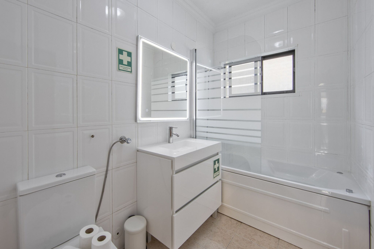 Bathroom 2, Pontinha Typical by Homing, Amadora