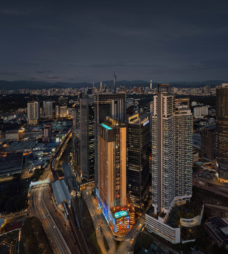 Exterior & Views 27